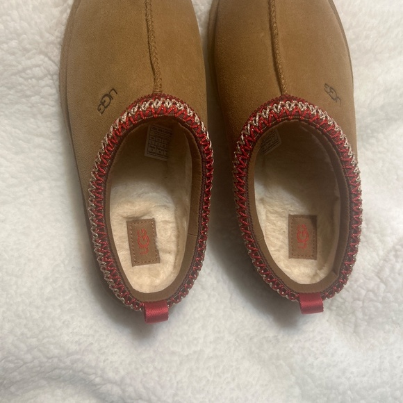 UGG Tazman platform slipper, big kids size 6 - Picture 2 of 4